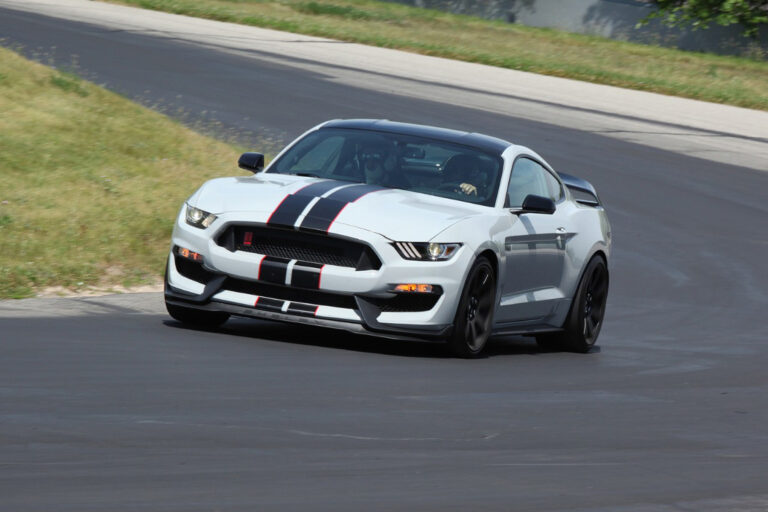 Shelby-GT350R-Mustang-at-Grattan-Raceway-front-three-quarter-in-motion-07